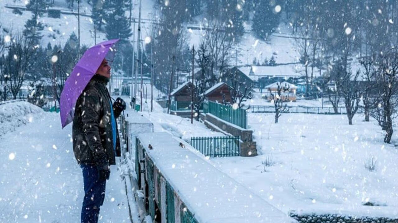 అయితే మీరు మండే ఈ ఎండాకాలం నుంచి తప్పించుకుని, మంచు కురిసే ప్రాంతాలకు వెళ్లాలని గనుక ఆలోచిస్తున్నట్లైతే.. మీ కోసమే ఈ బెస్ట్ ప్లేసెస్. కాగా, వేసవిలో కూడా మంచు కురిసే నగరాలు ఏవో ఇప్పుడు మనం చూసేద్దాం.