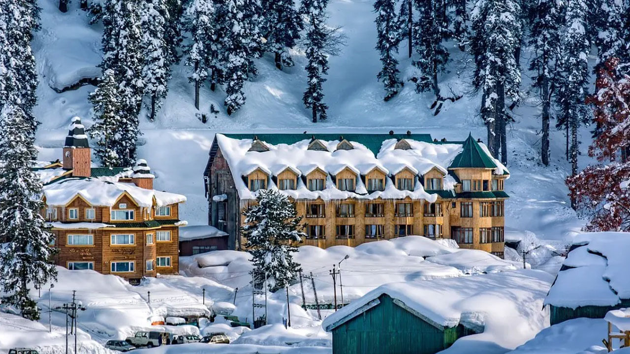 వేసవిలో కూడా పొగమంచు కురిసే ప్రాంతాలలో మనాలి ఒకటి. ఇది హిమాచల్ ప్రదేశ్‌లో ఉన్న సుందరమైన ప్రదేశం. వేసవిలో ఇక్కడికి టూర్ ప్లాన్ చేస్తే చాలా ఏంజాయ్ చేయొచ్చునంట.