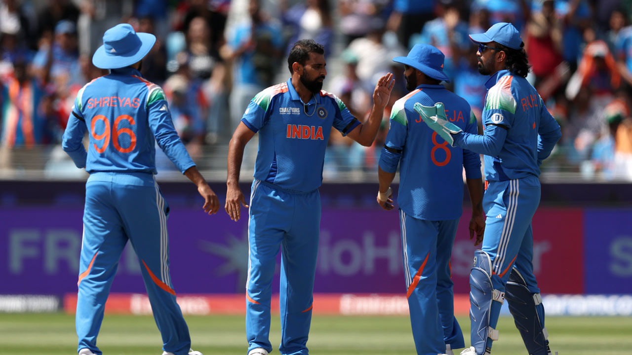 ముందుగా, దుబాయ్ ఇంటర్నేషనల్ క్రికెట్ స్టేడియంలోని పరిస్థితుల కారణంగా భారతదేశం ప్లేయింగ్ XIలో మహమ్మద్ షమీతో పాటు హర్షిత్ రాణా లేదా అర్ష్‌దీప్ సింగ్‌ను చేర్చలేదు.