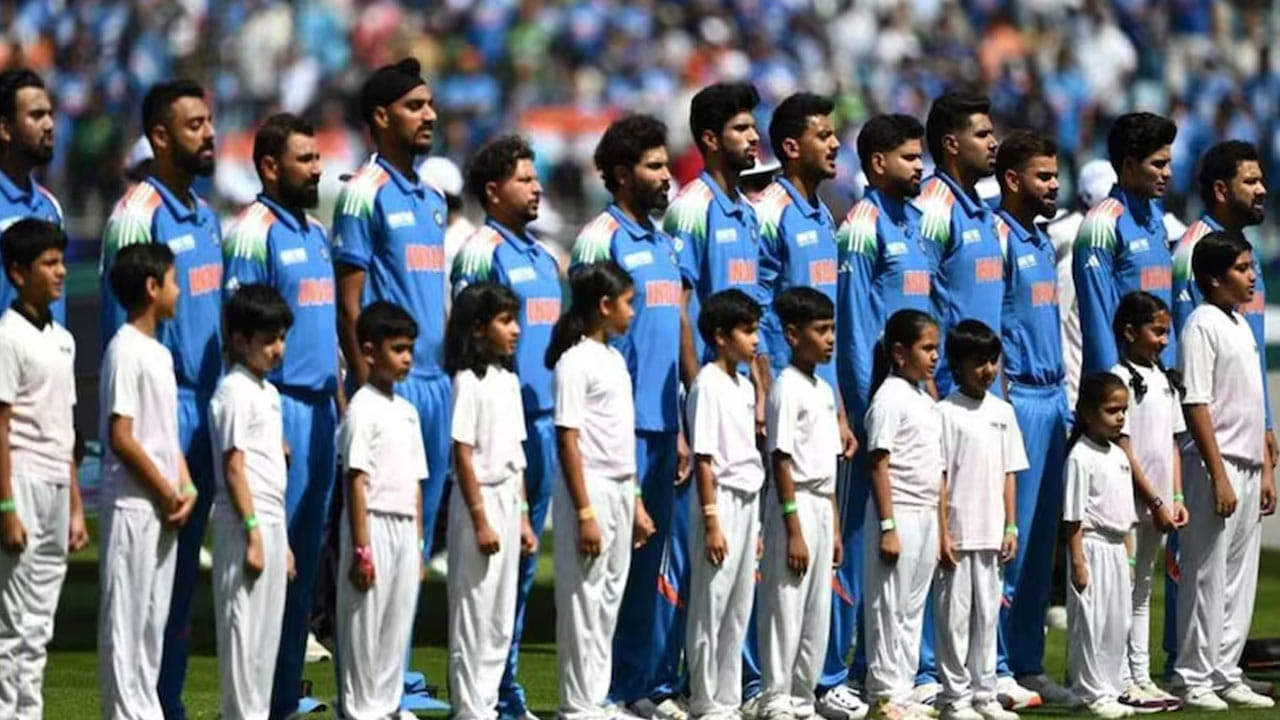 దీని ప్రకారం, న్యూజిలాండ్పై టీం ఇండియా గెలిస్తే, టీం ఇండియా గ్రూప్ ఏలో అగ్రస్థానంలో ఉంటుంది. ఇంతలో, ఆస్ట్రేలియా గ్రూప్ బీలో రెండవ స్థానంలో ఉంది. కాబట్టి భారత్, ఆస్ట్రేలియా సెమీ-ఫైనల్స్లో ఒకరినొకరు ఎదుర్కోవచ్చు.