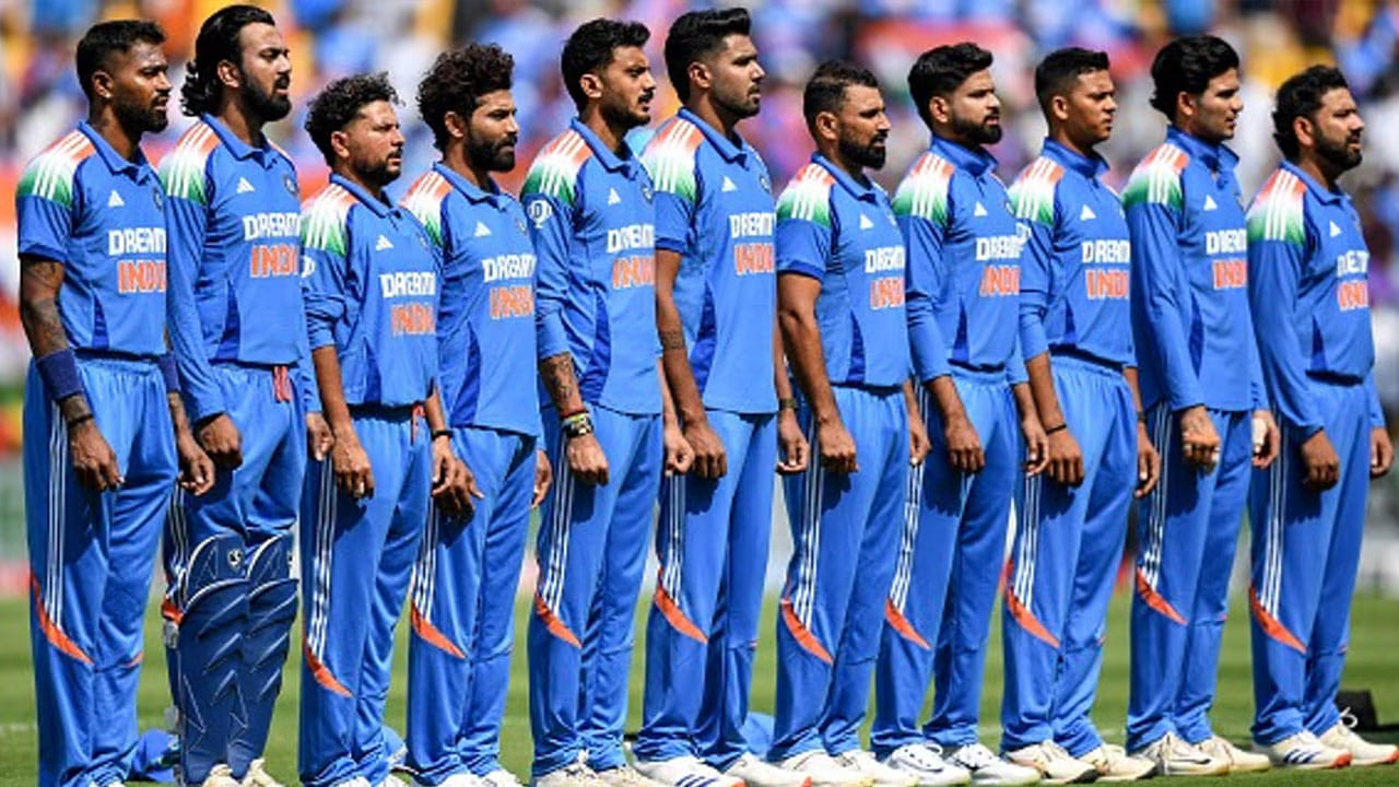 న్యూజిలాండ్ భారత్ చేతిలో ఓడిపోతే, టీం ఇండియా పాయింట్ల పట్టికలో రెండవ స్థానంలో ఉంటుంది. దీని ప్రకారం, గ్రూప్ బిలో మొదటి స్థానంలో ఉన్న దక్షిణాఫ్రికాతో టీమ్ ఇండియా సెమీఫైనల్లో తలపడనుంది. అందువల్ల, న్యూజిలాండ్తో జరిగే మ్యాచ్ ఫలితం టీమ్ ఇండియా సెమీఫైనల్ ప్రత్యర్థిని నిర్ణయిస్తుంది.