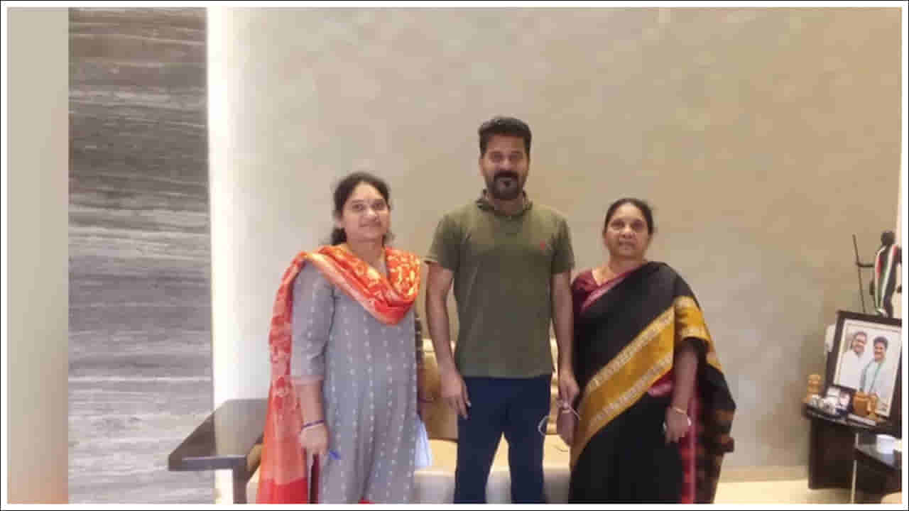 CM Revanth Reddy: వనపర్తి పర్యటనలో నేరుగా వాళ్ల ఇంటికి వెళ్లిన సీఎం రేవంత్..!