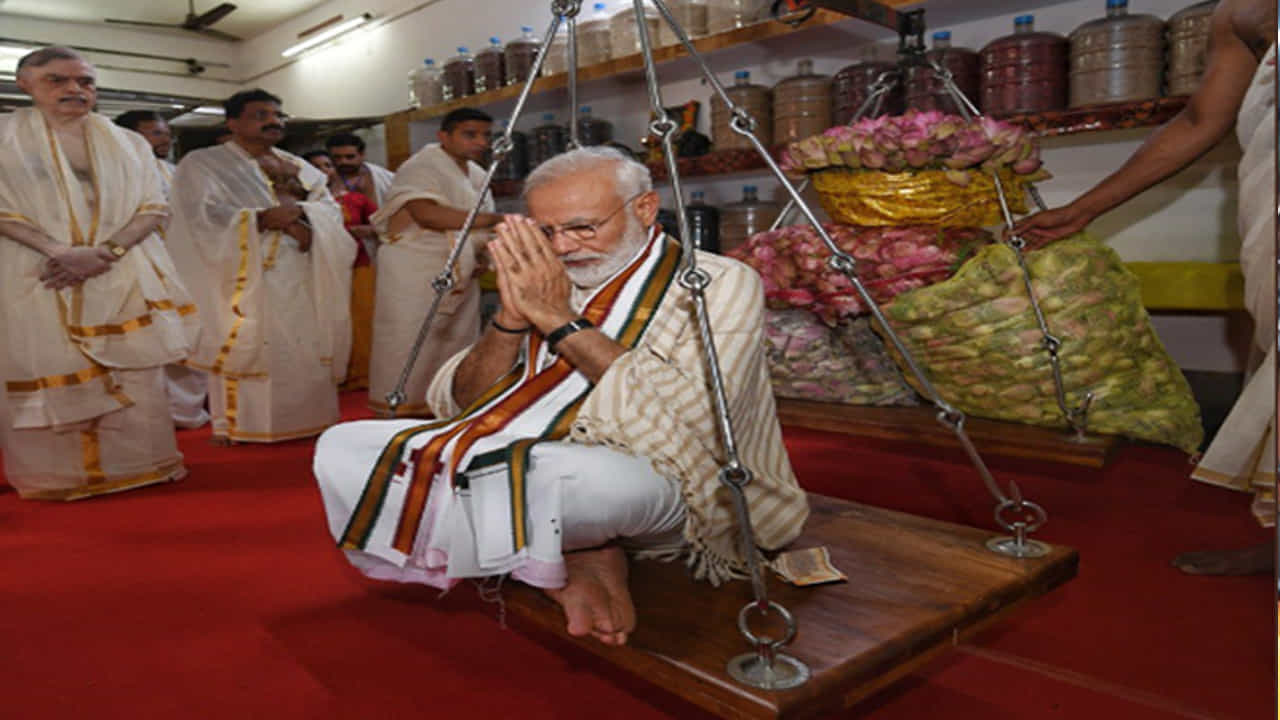 కలియుగ దైవం ఏడుకొండల వాడికి సంతానం లేని దంపతులు తమకు సంతానాన్ని వరంగా ఇవ్వమని.. తమకు పిల్లలు పుడితే వారి బరువుకు సమానమైన  వస్తువులను స్వామికి తులభారంగా సమర్పిస్తామని మొక్కుకుంటారు. 