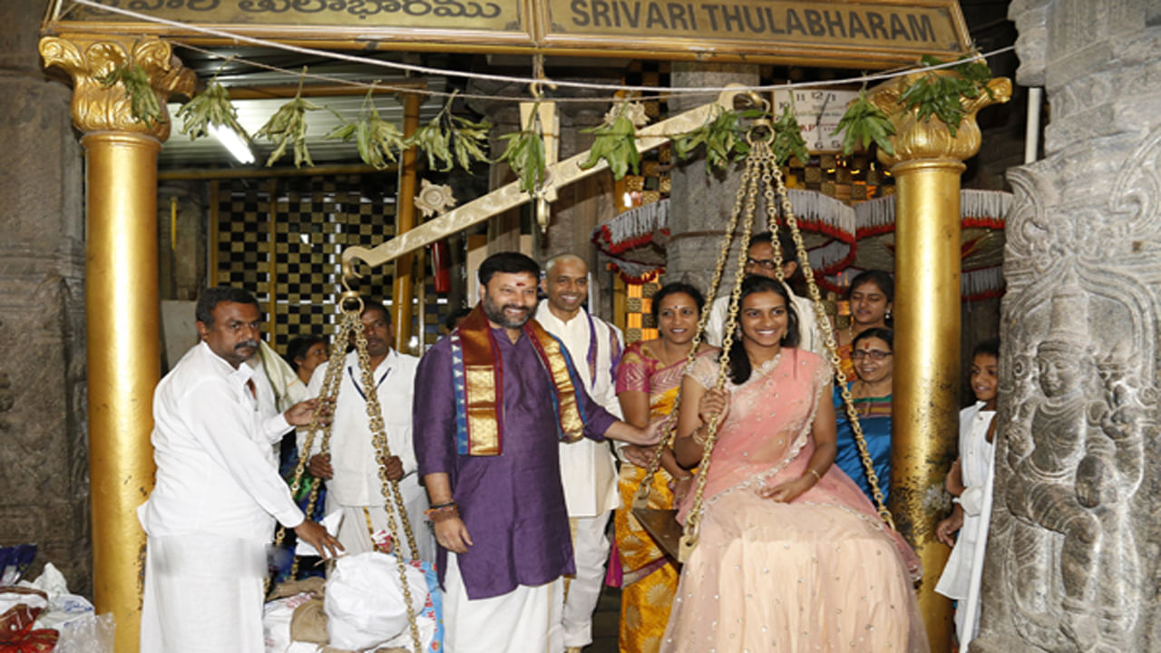 శ్రీవారి ఆలయంలో సంతానానికి తులాభారం వేయడానికి ప్రతిమా మండపానికి దక్షిణ దిక్కున రంగనాయక మండపం ముందుభాగాన ఉంది. అక్కడ త్రాసు, తక్కెడతో వేలాడుతూ స్వామి దర్శనం కోసం వెళ్ళే భక్తులకు కనిపిస్తుం