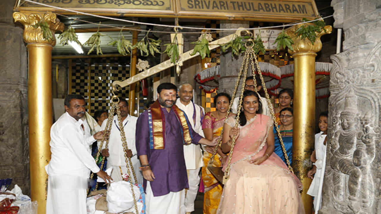 శ్రీవారి ఆలయంలో సంతానానికి తులాభారం వేయడానికి ప్రతిమా మండపానికి దక్షిణ దిక్కున రంగనాయక మండపం ముందుభాగాన ఉంది. అక్కడ త్రాసు, తక్కెడతో వేలాడుతూ స్వామి దర్శనం కోసం వెళ్ళే భక్తులకు కనిపిస్తుం
