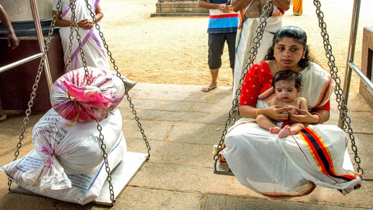 శ్రీ వేంకటేశ్వర స్వామి అనుగ్రహంతో సంతానం కలిగినవారు తమ బిడ్డల బరువుకు సరిసమానంగా నాణేలను లేదా పటిక బెల్లం, బెల్లం, కర్పూరం, పండిన పంట ఇలా తమకు నచ్చిన  వస్తువులను ఒక భారీ త్రాసులో పెట్టి బరువుకి తగిన వస్తువులను స్వామివారికి తులాభారంగా సమర్పిస్తారు. అదే విధంగా కోరికలు తీరిన వారు, రోగ విముక్తులు కూడా తులాభారం సమర్పిస్తారు. 
