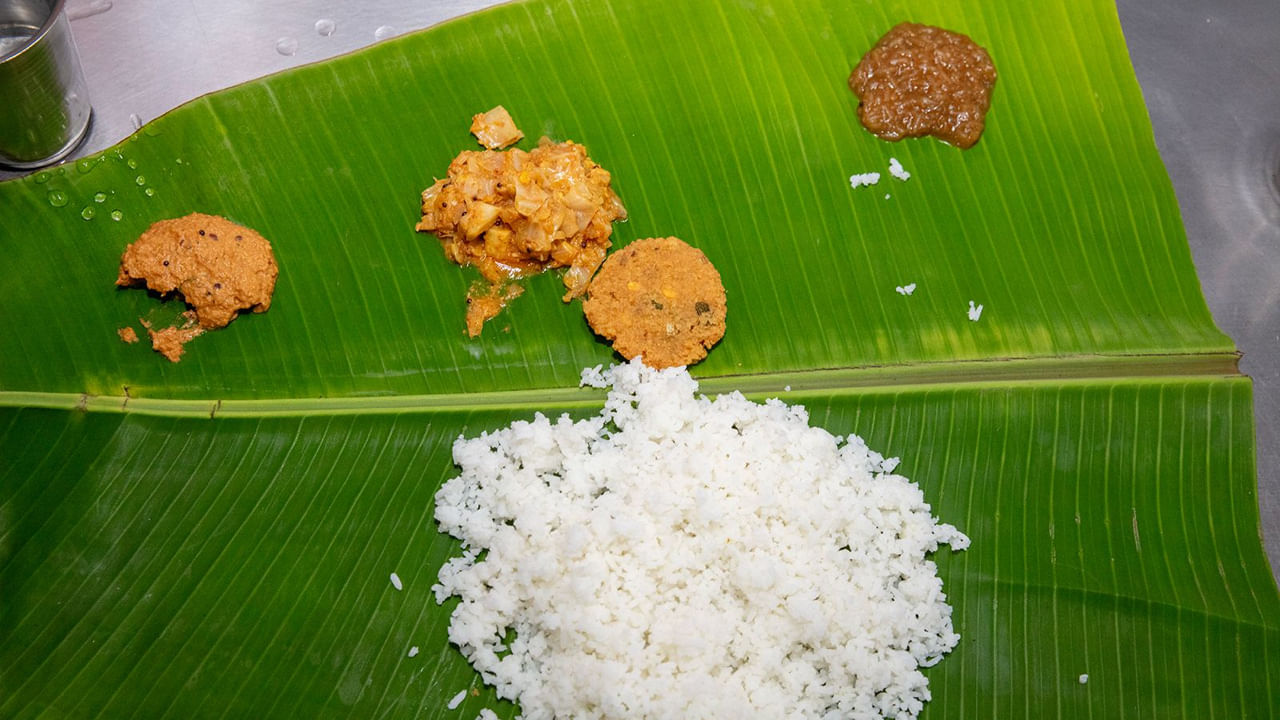 అన్న ప్రసాదంలో వడలు చేర్చాలి అన్న నిర్ణయం తీసుకున్న తర్వాత ముందు ట్రయిల్ రన్ నిర్వహించారు. జనవరిలో సుమారుగా ఐదు వేల మంది భక్తులకు వడలు వడ్డించి ప్రయోగాత్మకంగా పరిశీలించారు. 
