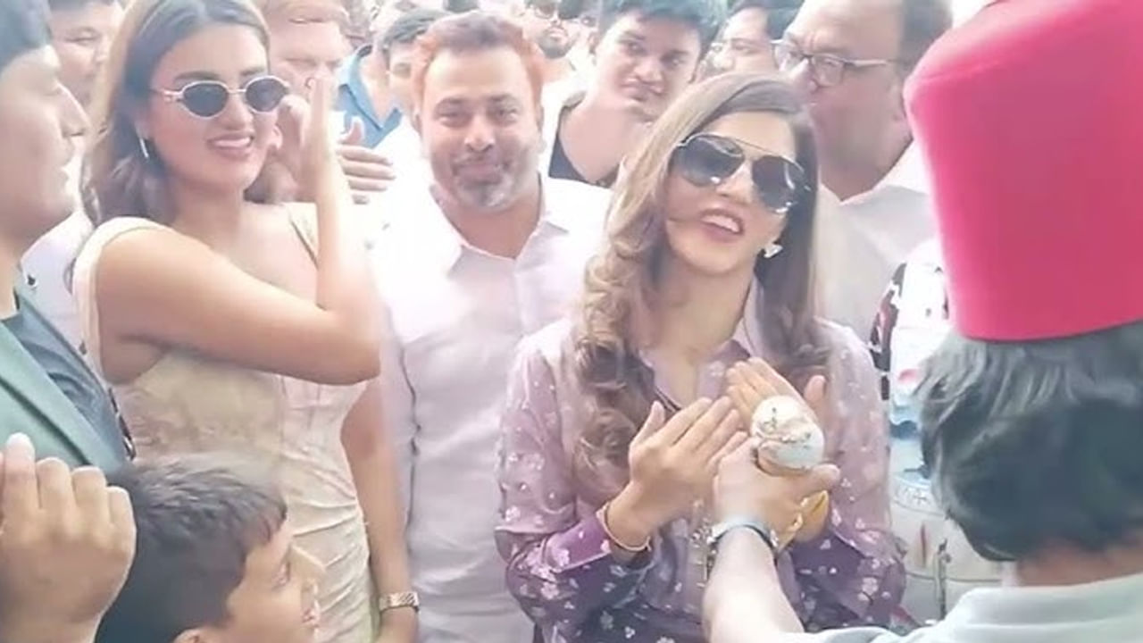  కాగా  మెహ్రీన్ హరియాణాకు చెందిన ప్రముఖ రాజకీయ నాయకుడు  భవ్య బిష్ణోయ్‌తో నిశ్చితార్థం చేసుకుంది. అయితే  నాలుగు నెలల తర్వాత తన ఎంగేజ్ మెంట్ ను రద్దు చేసుకుందీ అందాల తార.