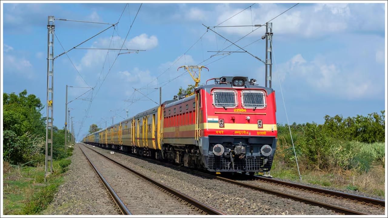 ఎలక్ట్రిక్ రైళ్లలో రెండు రకాల పాంటోగ్రాఫ్‌లను ఉపయోగిస్తారు. డబ్ల్యుబిఎల్ డబుల్ డెక్కర్ ప్యాసింజర్ కోసం ఉపయోగిస్తారు. సాధారణ రైళ్లలో హై స్పీడ్ పాంటోగ్రాఫ్‌లను ఉపయోగిస్తారు. పాంటోగ్రాఫ్ ద్వారా ఓవర్ హెడ్ వైర్ నుండి కరెంట్ సరఫరా అందుతుంది. ఇది 25KV (25,000 వోల్ట్లు) విద్యుత్ మోటారు  ప్రధాన ట్రాన్స్‌ఫార్మర్‌కు కరెంట్‌ను అందిస్తుంది. ఇది మోటారును నడుపుతుంది.