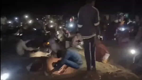 Viral: ఆ సినిమాకి పోయినోళ్లు... సీదా ఆ గుహ వద్దకు వెళ్తున్నారు... ఏంటా అని వెళ్లి చూడగా..
