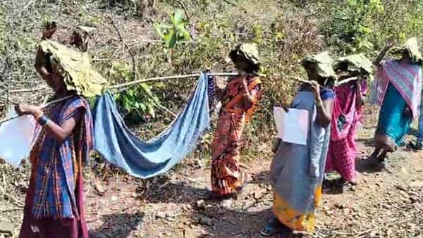 Andhra Pradesh: మహిళా దినోత్సవ వేళ అడవి ఆడబిడ్డల గుండె ఘోష.. ఆ నాలుగు కిలోమీటర్లు..!