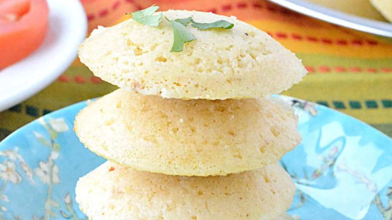 వెయిట్‌ లాస్‌లో మినప పప్పు  ఉపయోగపడుతుంది, ఎముకలను దృఢంగా ఉంచుతుంది. కిడ్నీలను కాపాడటంలో కూడా  మినపప్పు ఉపయోగపడుతుంది. ఇది రక్తంలో గ్లూకోజ్ స్థాయిలను నియంత్రిస్తుంది కాబట్టి మధుమేహ వ్యాధిగ్రస్తులకు చాలా మంచిది.  