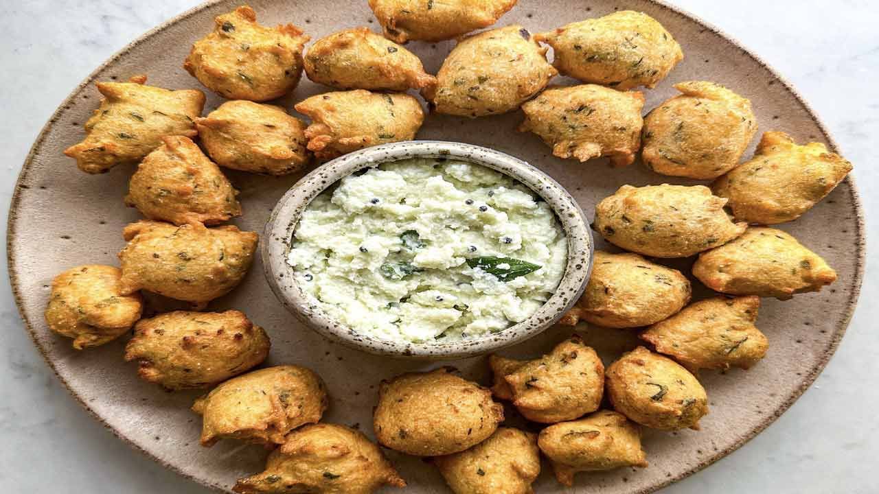 ఈ నల్ల పప్పును తీసుకోవటం వల్ల మొత్తం ఆరోగ్యాన్ని పెంపొందించుకోవచ్చు. కొలెస్ట్రాల్ స్థాయిలు కూడా ఈజీగా తగ్గుతాయి. ఇలా చేయడం వల్ల గుండె సంబంధిత వ్యాధులకు చాలా దూరంగా ఉండవచ్చు. పప్పులో ఉండే ఫైబర్ జీర్ణక్రియను బాగా మెరుగుపరుస్తుంది. ఇది ప్రేగు కదలికను కూడా బాగా సులభతరం చేస్తుంది. అలాగే ఇతర కడుపు సమస్యలను తగ్గించడంలో సహాయపడుతుంది.