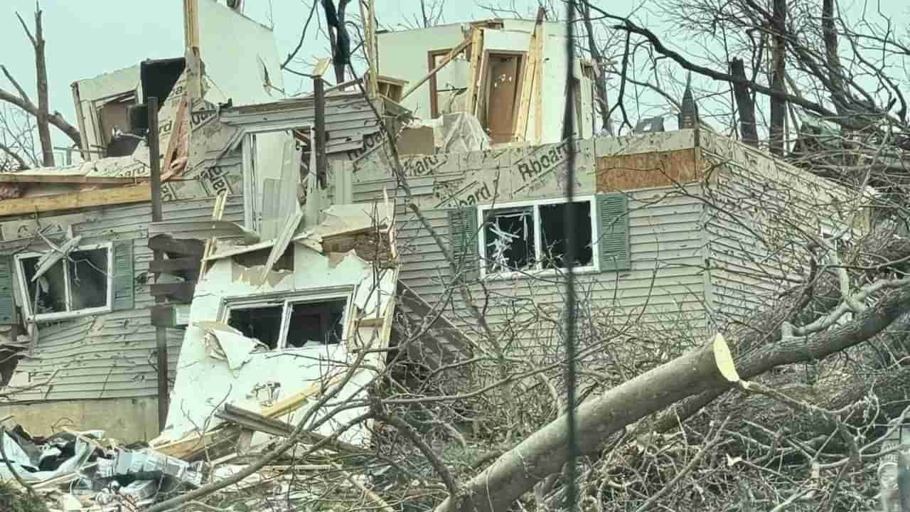 ఎటు చూసిన తెగిన విద్యుత్ తీగలు, కూలిన ఇళ్లు.. అమెరికాలో తుఫాను బీభత్సం, 34 మంది మృతి