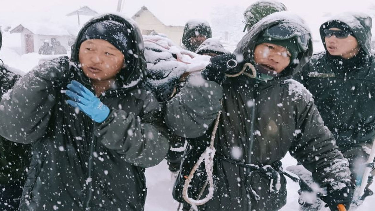 Uttarakhand: ఆ నలుగురి జాడేది.. మంచు గుట్టల్లో నిరంతర రెస్క్యూ.. సీఎం సమీక్ష