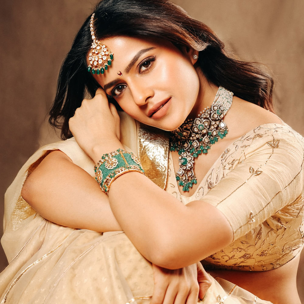 కెరీర్ ప్రారంభంలో 'లవ్ ఇన్ 143 అవర్స్' 'ది సాఫ్ట్‌వేర్ డెవలపర్‌' 'అరెరె మానస' 'మిస్సమ్మ' వంటి షార్ట్ ఫిల్మ్స్ తో నటిగా గుర్తింపు తెచ్చుకున్న వైష్ణవి... అటు తర్వాత 'అల వైకుంఠపురములో' 'వరుడు కావలెను' వంటి క్రేజీ సినిమాల్లో చిన్న చిన్న పాత్రలు చేసే అవకాశం దక్కించుకున్నారు.