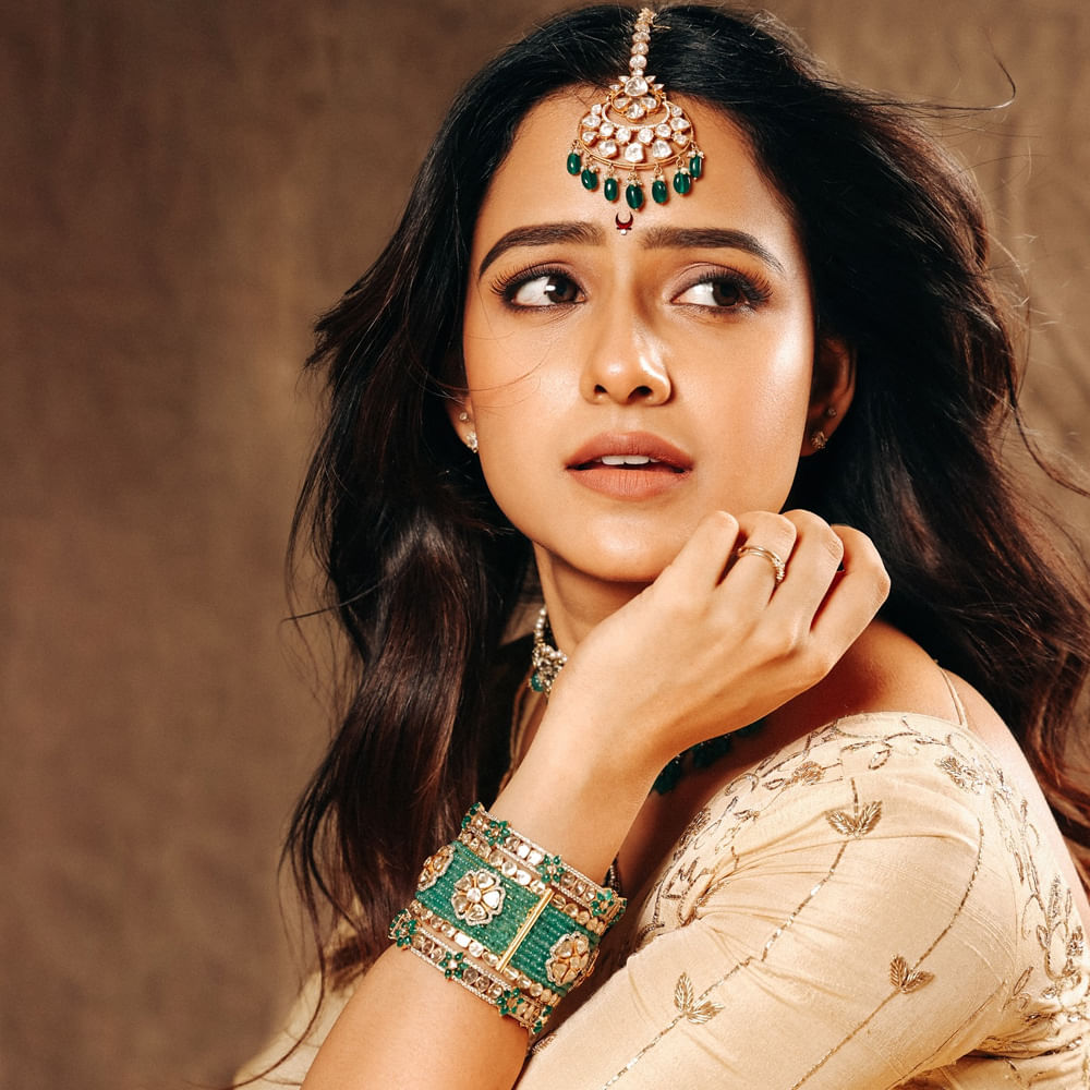 'బేబీ' సినిమాలో వైష్ణవికి మెయిన్ హీరోయిన్  ఛాన్స్ వరించింది. 'బేబీ' లో ఇద్దరు హీరోలు ఉన్నప్పటికీ సినిమా కథ మొత్తం హీరోయిన్ వైష్ణవి పాత్ర చుట్టూనే తిరుగుతుంది. ఆమె నటన సినిమాకు బ్యాక్ బోన్ గా నిలిచింది. ఆ సినిమా రూ.100 కోట్లకు పైగా వసూళ్లు సాధించడంలో వైష్ణవి పాత్ర ఎంతో ఉంది. 