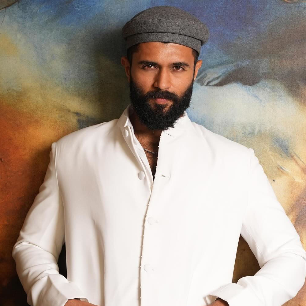 దిల్ రాజు నిర్మాణంలో రవికిరణ్ కోలా దర్శకత్వంలో ఓ రూరల్ మాస్ డ్రామాకు కూడా కమిటయ్యారు విజయ్ దేవరకొండ. దీనికి రౌడీ జనార్ధన్ అనే టైటిల్ ఖరారైంది. 2026లో సెట్స్‌పైకి రానుందీ సినిమా. అన్నట్లు ఫ్యామిలీ స్టార్‌లోనూ విజయ్ పాత్ర పేరు జనార్ధనే. కట్ చేస్తే.. విజయ్ వాళ్ల నాన్న పేరు జనార్ధన్. అందుకే ఈ పేరుకు ఫిదా అవుతుంటారు రౌడీ హీరో. 