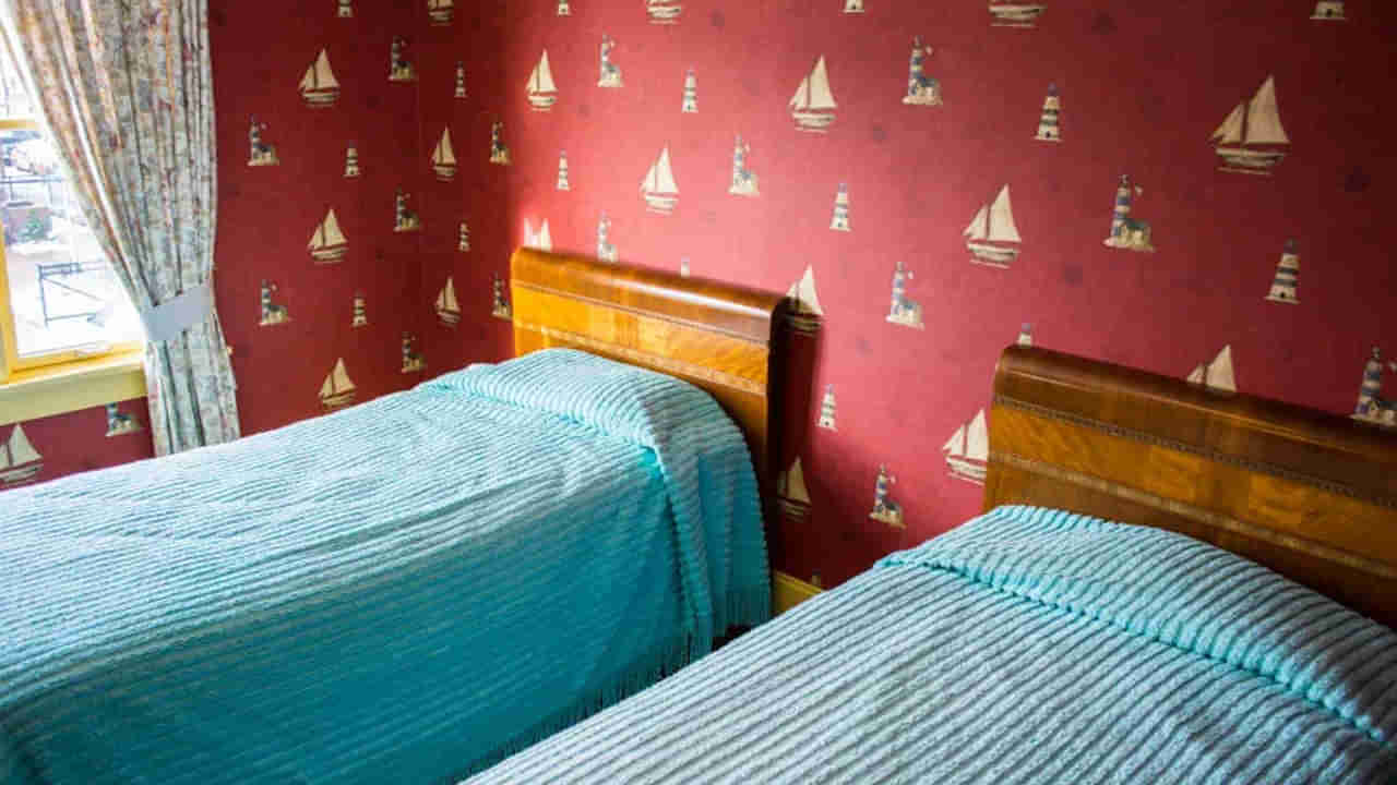 Viral: పిల్లాడికి మంచం కింద కనిపించిన ఏదో నల్లటి ఆకారం.. ఏంటా అని చూడగా.. అమ్మబాబోయ్!