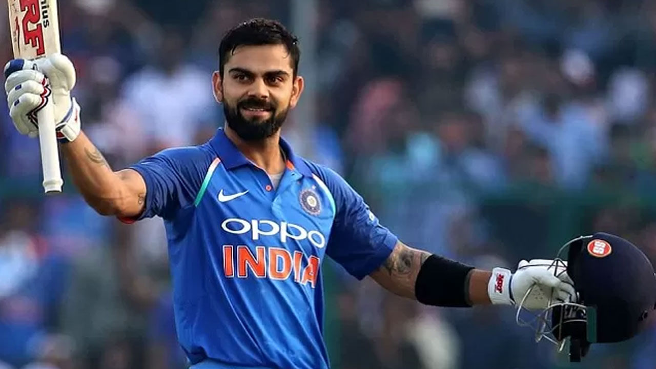 ఛాంపియన్స్ ట్రోఫీ 2025లో విరాట్ కోహ్లీ ఇప్పటివరకు 4 మ్యాచ్‌లు ఆడి 72.33 సగటుతో 217 పరుగులు చేశాడు. ఈ కాలంలో, అతను పరుగుల వేటలో చాలా బాగా రాణించాడు. అందులో పాకిస్తాన్‌పై అజేయ సెంచరీ, ఆస్ట్రేలియాపై 84 పరుగుల ఇన్నింగ్స్ ఉన్నాయి. కానీ, ఈ కాలంలో అతను ఒక్క సిక్స్ కూడా కొట్టలేకపోయాడు. ఈ ఎడిషన్‌లో అతని బ్యాట్ నుంచి మొత్తం 15 ఫోర్లు కనిపించాయి. కానీ, సిక్సర్ల పరంగా అతను జీరోగా మిగిలిపోయాడు. ఆస్ట్రేలియాపై సిక్స్ కొట్టడానికి ప్రయత్నిస్తూ అతను ఔటయ్యాడు.