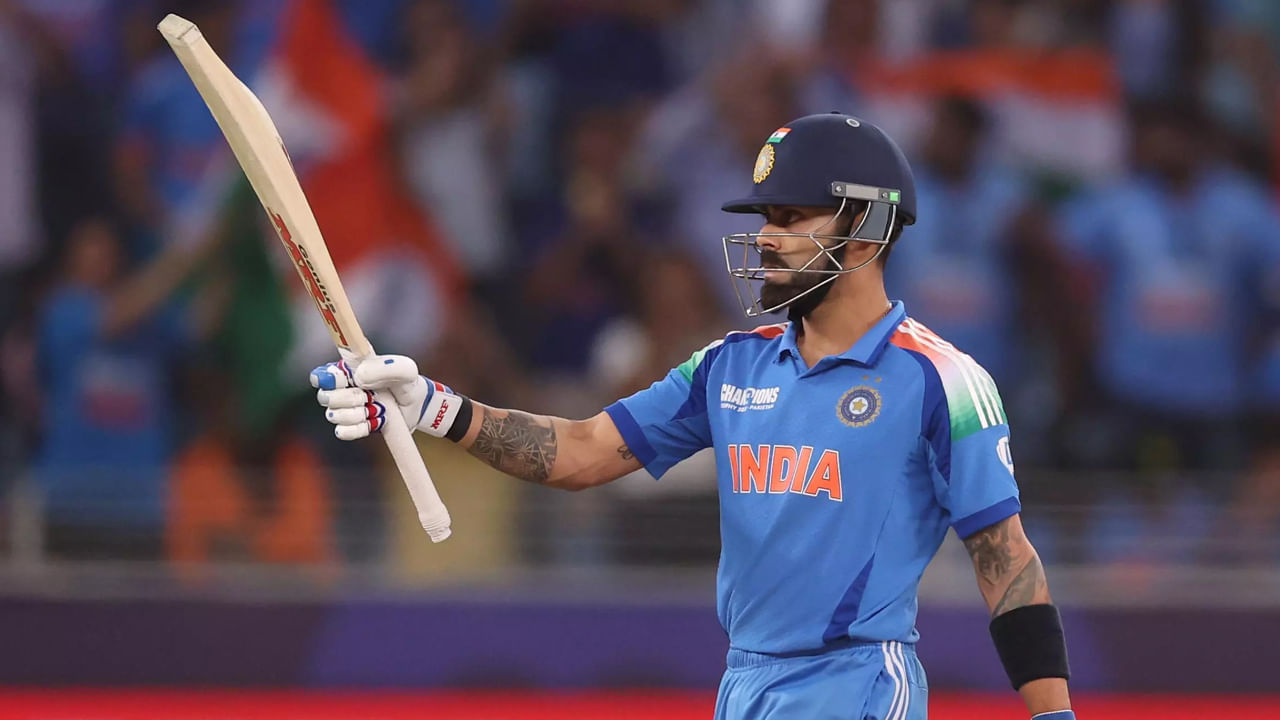 ఇక టీమిండియా సూపర్‌ స్టార్‌ బ్యాటర్‌ విరాట్‌ కోహ్లీ సైతం ఈ లిస్ట్‌లో దూసుకెళ్తున్నాడు. పాకిస్థాన్‌పై సెంచరీ, ఆస్ట్రేలియాపై 84 పరుగులు క్వాలిటీ ఇన్నింగ్స్‌తో ప్రస్తుతానికి కోహ్లీ 217 పరుగులతో నాలుగో స్థానంలో ఉన్నాడు. న్యూజిలాండ్‌తో ఫైనల్‌లో రచిన్‌ తక్కువ పరుగులకు అవుటై, అతన్ని కోహ్లీ బీట్‌ చేస్తే ఛాంపియన్స్‌ ట్రోఫీలో అత్యధిక పరుగులు చేసిన ప్లేయర్‌గా కోహ్లీ నిలుస్తాడు. 