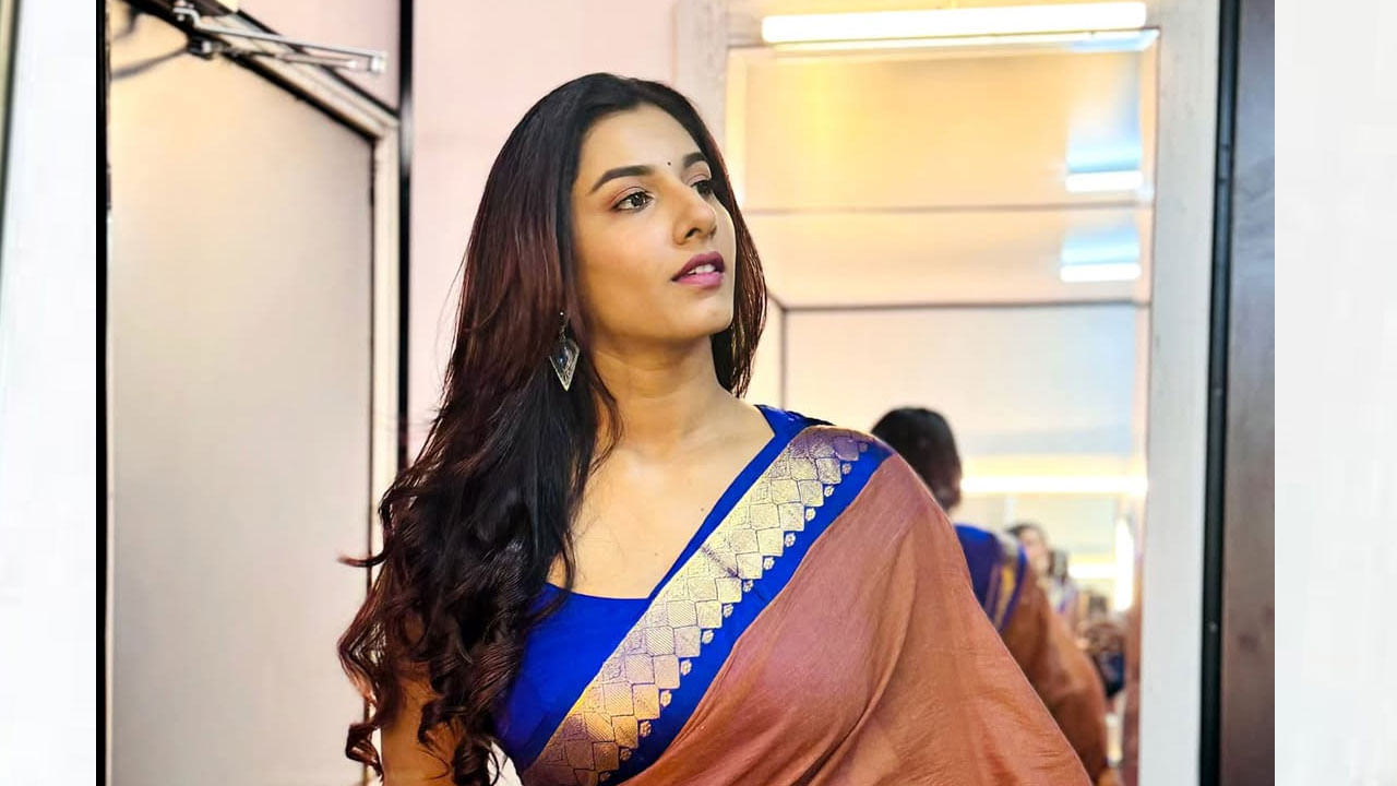 తర్వాత ఈ బ్యూటీ ఎన్నో ఈ వెంట్స్, షోలకు యాంకరింగ్ చేస్తూ, అందరి హృదయాలు దోచుకుంది.