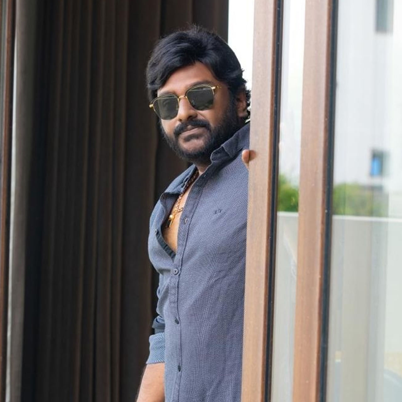 లాస్ ఏంజెల్స్‌లోని డాల్బీ థియేటర్‌లో 97వ ఆస్కార్ పురస్కారాల ప్రధానోత్సవం ఘనంగా జరిగింది. ఈ ప్రతిష్టాత్మక ఈవెంట్‌కు ప్రముఖ నటుడు, నిర్మాత కానన్ ఓబ్రియాన్ హోస్ట్‌‌గా వ్యవహరించారు. 