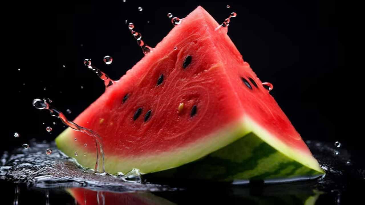 Watermelon: మీరూ ఫ్రిజ్‌లో పుచ్చకాయలు నిల్వ చేస్తున్నారా? వీటిని తినడం ఎంత డేంజరో తెలుసా..