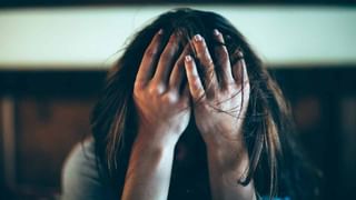 Viral Video: ఇదేందక్కా ఇది.. భుజంపై రామ చిలుకతో రద్దీ రోడ్డులో బైక్‌పై ఇలాగేనా..