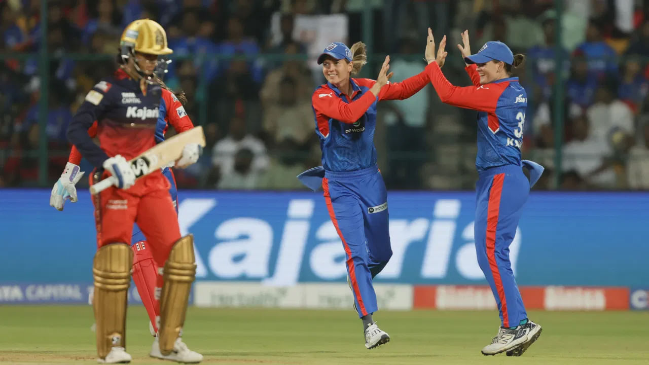 RCB vs DC: తీరు మారని బెంగళూరు.. వరుసగా నాలుగో ఓటమి.. ప్లే ఆఫ్ అవకాశాలు గల్లంతు!