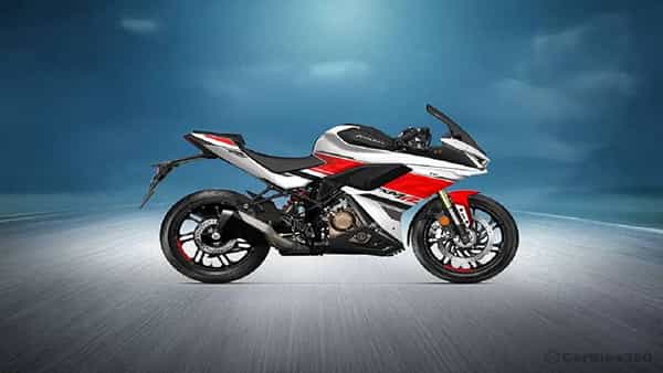 2025 Karizma XMR: స్టన్నింగ్ ఫీచర్లో యూత్కి పిచ్చెక్కించేస్తున్న కరీజ్మా బైక్.. ధర ఎంతో తెలుసా?