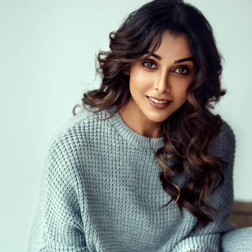 ముద్దు సన్నివేశంలో నటిస్తున్న సమయంలో ఆ నటుడు తన నడుముపై చేతులు వేయకుండా తన పిరుదులపై వేశాడని తెలిపింది. ఆ తర్వాత తాను అతడి చేయి పట్టుకుని నడుముపై ఉంచానని.. అంతకంటే కింద పట్టుకోవద్దని చెప్పినట్లు గుర్తుచేసింది. 