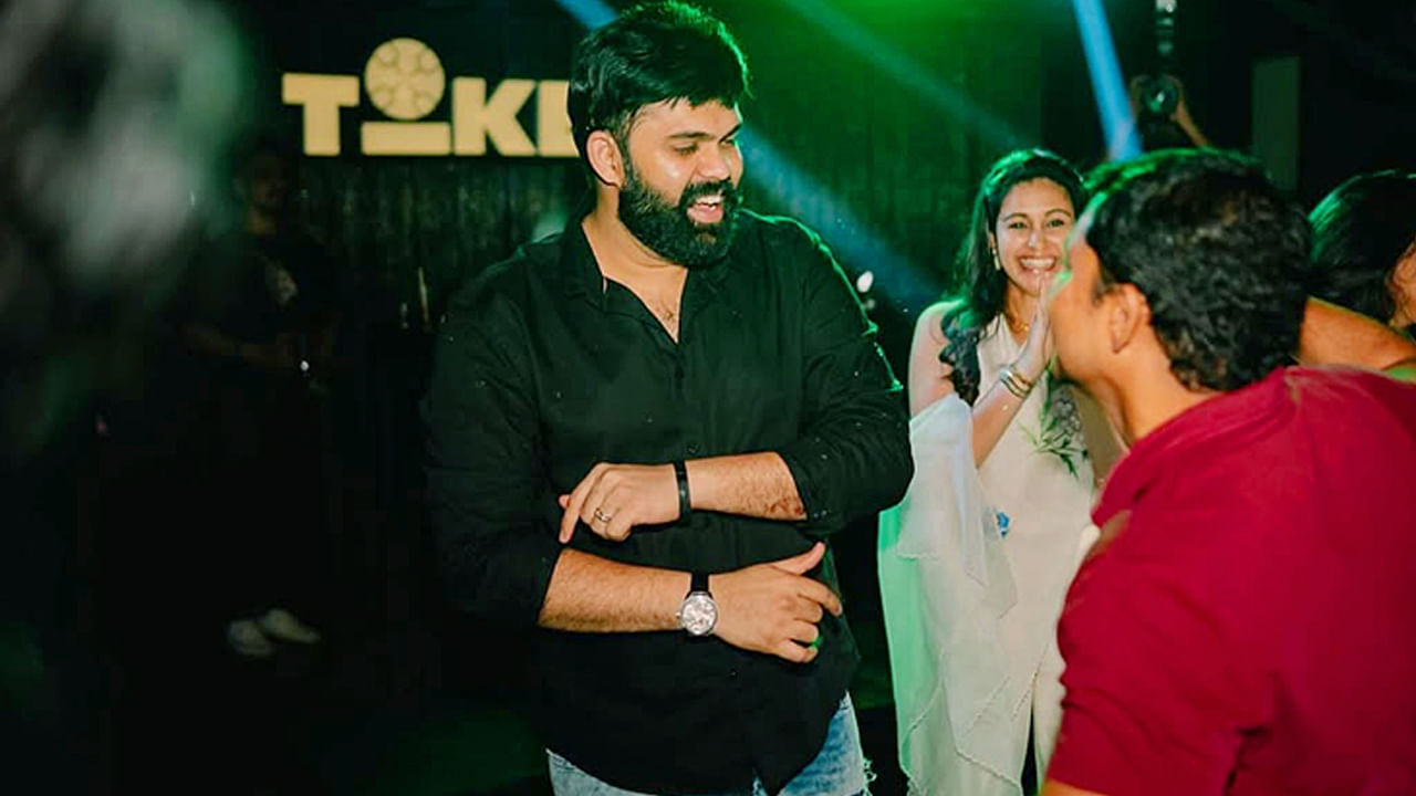 ఇక మార్చి 9న ఘనంగా వీరి వివాహం జరగగా, త్వరలో పెళ్లి పీటలెక్కబోతుంది ఈ కుందనపు బొమ్మ. తన చిరకాల స్నేహితుడు, కాబోయే భర్త సన్నీ వర్మ తో కలిసి బ్యాచ్ లర్ పార్టీ చేసుకుంది.