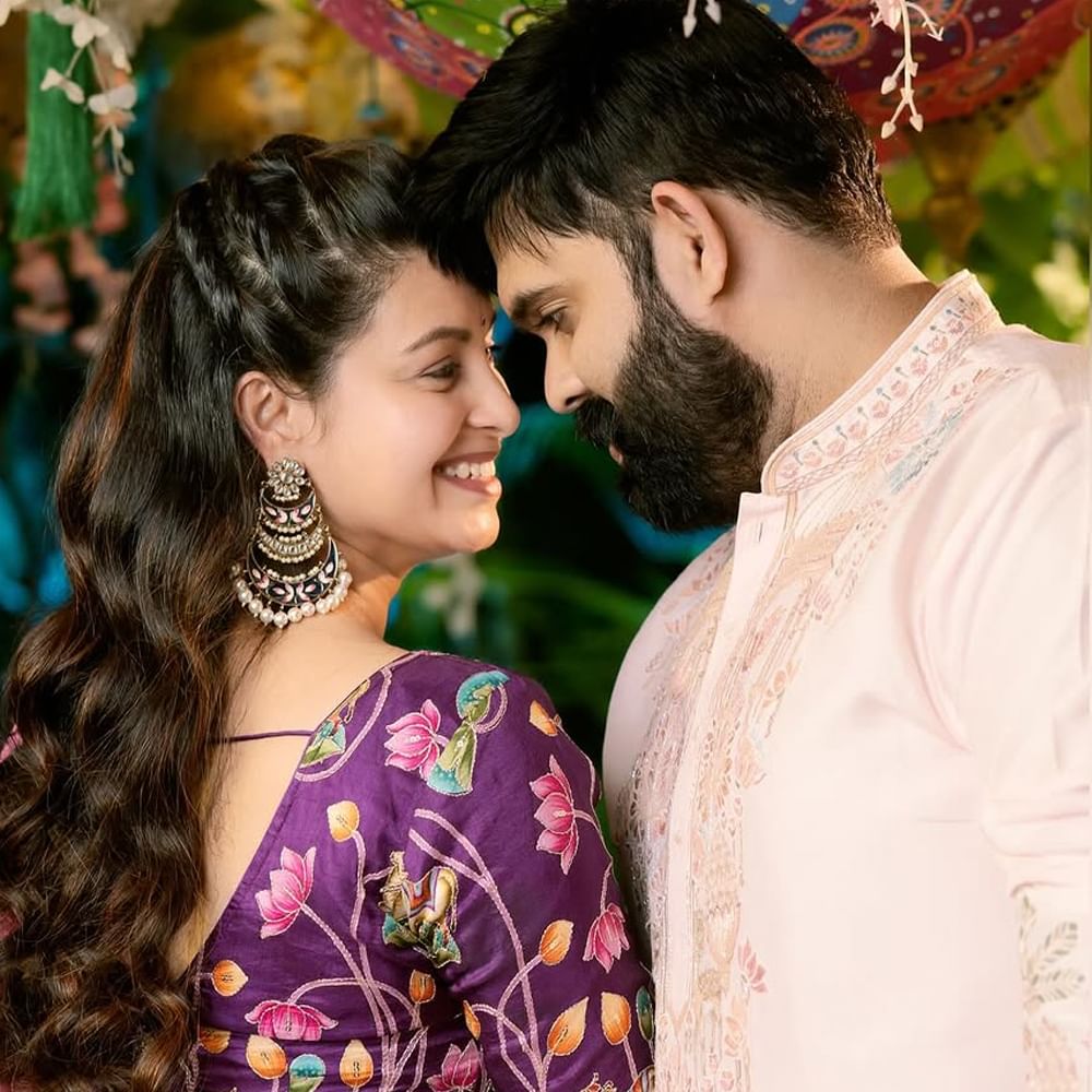 తెలుగు ప్రేక్షకులకు బాగా సుపరిచితమైన టాలీవుడ్ నటి అభినయ. శంభో శివ శంభో సినిమాతో తెలుగు ప్రేక్షకులకు దగ్గరయ్యింది. తెలుగుతోపాటు తమిళం, మలయాళం, కన్నడ భాషలలో అనేక చిత్రాల్లో నటించి తనకంటూ మంచి గుర్తింపు తెచ్చుకుంది.