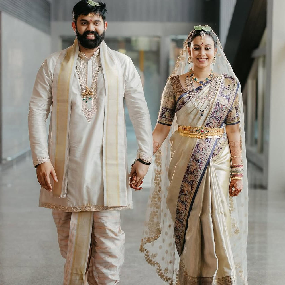 ఆ తర్వాత సీతమ్మ వాకిట్లో సిరిమల్లె చెట్టు, శంభో శివ శంభో వంటి చిత్రాలతో మరింత ఫేమస్ అయ్యింది. అభినయ ఎక్కువగా స్టార్ హీరోలకు చెల్లిగా.. వదినగా కనిపించింది. అలాగే మలయాళంలో హీరోయిన్ గా కనిపించింది. 