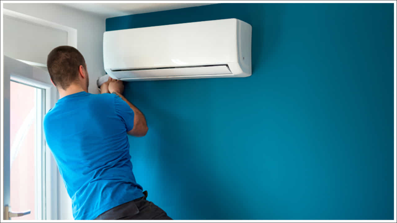 Air Conditioner: తరచుగా మీరు ఏసీ కొనడానికి బడ్జెట్ సిద్ధం చేసుకోవాలి. కానీ ఇప్పటికీ కొన్నిసార్లు ఏసీ ధర బడ్జెట్లో సరిపోదు. ఈ రోజుల్లో మీరు చౌక ధరలకు పొందుతున్న కొన్ని ACల గురించి తెలుసుకుందాం. మీరు ఈ ACలను ఆన్లైన్ ఇ-కామర్స్ ప్లాట్ఫామ్లు Amazon, Flipkart, Croma నుండి కొనుగోలు చేయవచ్చు. దీని కోసం మీరు ఎక్కడికీ వెళ్లవలసిన అవసరం లేదు.