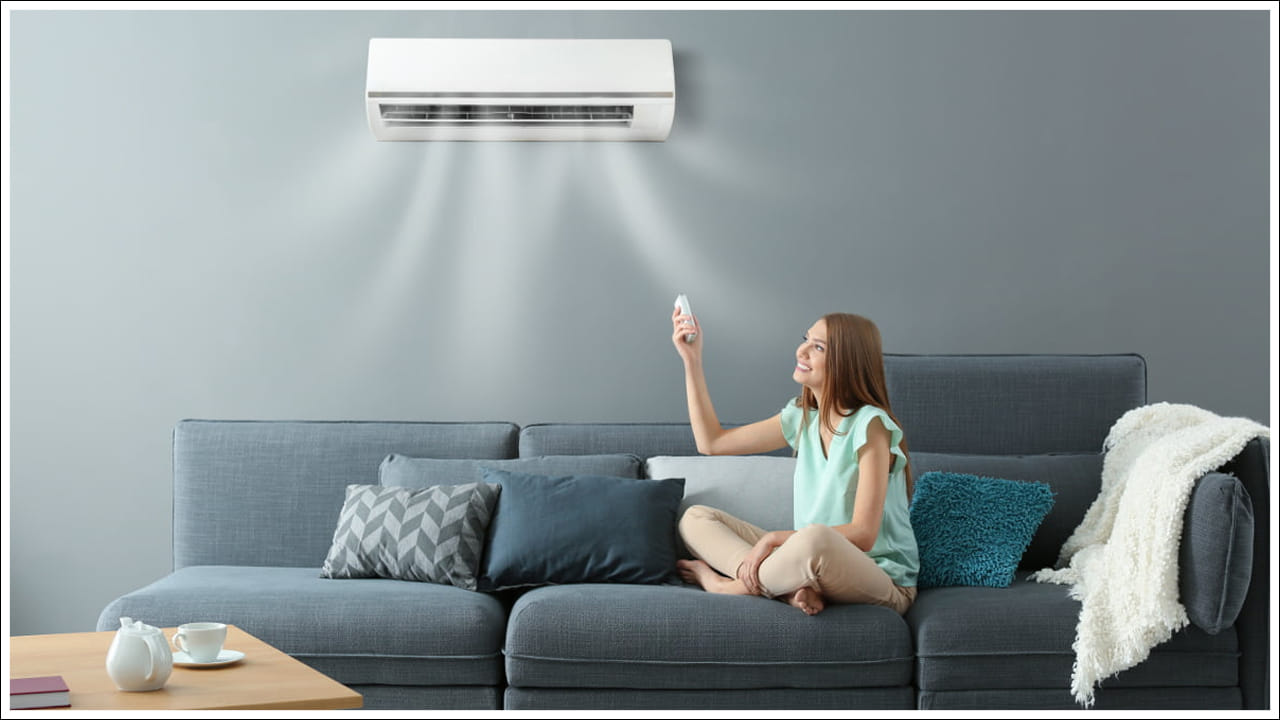 హిటాచీ 1.5 టన్ AC: ఆన్లైన్ ఈ-కామర్స్ ప్లాట్ఫామ్ అమెజాన్లో మీరు ఈ ACని 42 శాతం తగ్గింపుతో పొందవచ్చు. మీరు దీన్ని నో కాస్ట్ EMI పై కూడా కొనుగోలు చేయవచ్చు. మీరు నెలవారీ EMI గా రూ.1,793 మాత్రమే చెల్లించాలి. ఈ స్ప్లిట్ AC ఇన్వర్టర్ కంప్రెసర్తో వస్తుంది. ఇది నడుస్తున్నప్పుడు ఎటువంటి శబ్దం చేయదు. దీన్ని అప్లై చేసిన తర్వాత గది చల్లగా మారుతుంది.