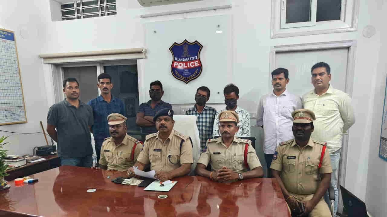 Telangana: పనికి వెళ్లే చోట వృద్ధ జంట ఒంటరిగా ఉండటాన్ని గమనించారు.. అంతే క్రూరులుగా మారిపోయి..