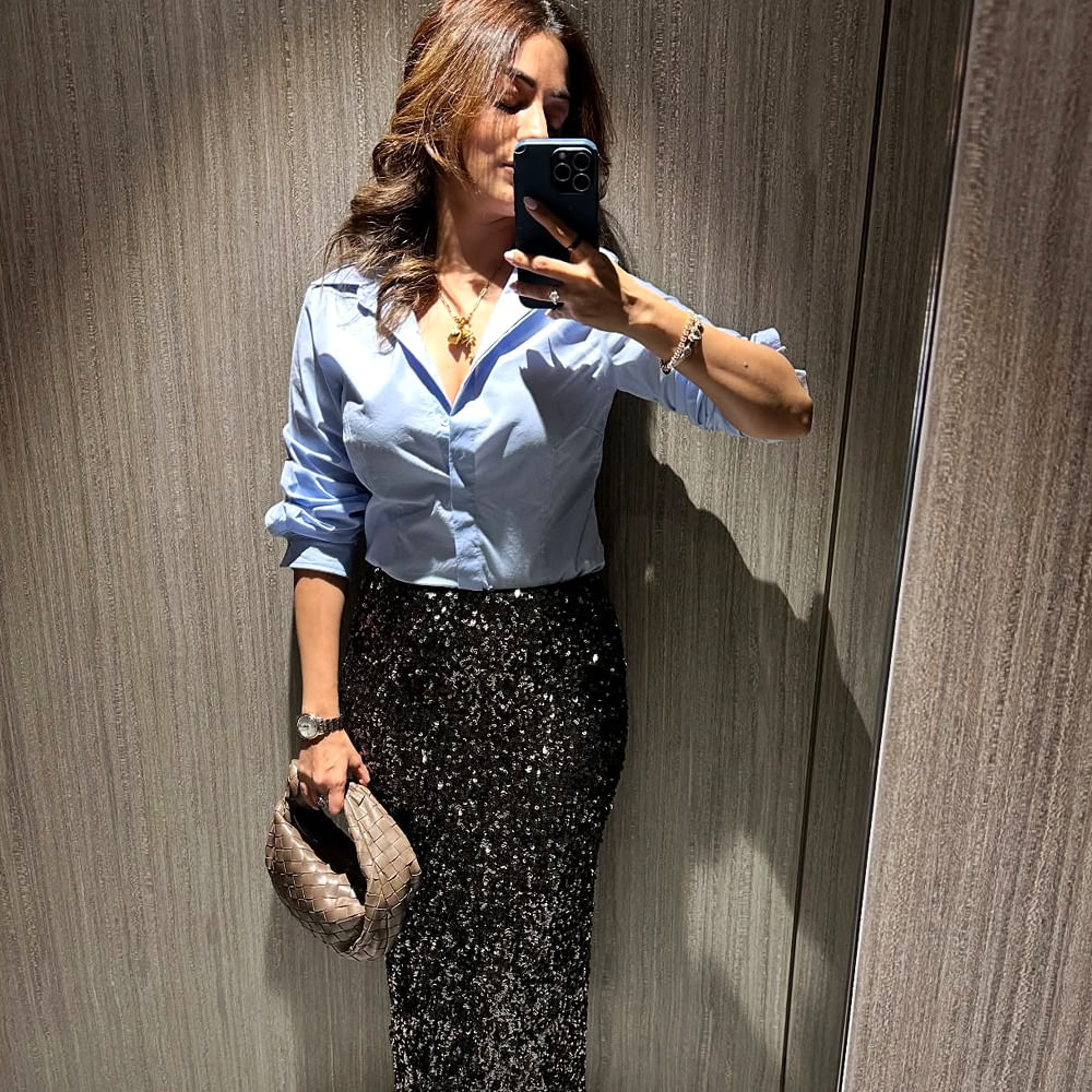 పై ఫొటోలో కనిపిస్తున్న హీరోయిన్ ఎవరో గుర్తుపట్టారా.? తక్కువ సినిమాలతోనే మంచి క్రేజ్ సొంతం చేసుకుంది. కెరీర్ పీక్ లో ఉండగానే ఆమె పెళ్లి చేసుకొని సినిమాలకు దూరం అయ్యింది. ఆమె అక్క ఇప్పుడు సినిమాల్లో రాణిస్తుంది. ఆమె మరెవరో కాదు. 