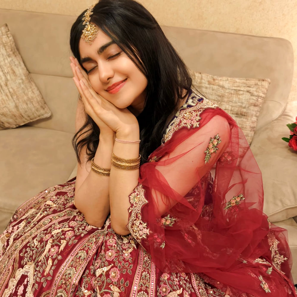 టాలీవుడ్ లో హీరోయిన్ గా చేసి ఆతర్వాత సెకండ్ హీరోయిన్ గా మారిపోయింది అందాల భామ అదా శర్మ. అదా శర్మ ఎక్కువగా హిందీ సినిమాల్లో నటిస్తుంది. 1992 మే 11న ముంబైలో జన్మించింది ఈ బ్యూటీ. హీరోయిన్ గా మంచి క్రేజ్ సొంతం చేసుకుంది. 