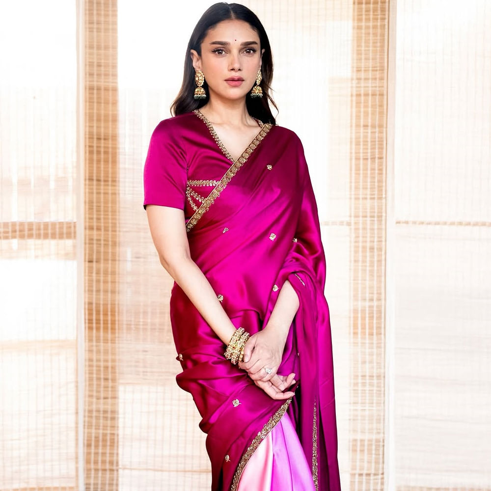 హీరామండి తర్వాత తనకు అంతగా అవకాశాలు రాలేదని.. సినిమాలు లేక ఖాళీగా ఉన్న సమయంలోనే పెళ్లి చేసుకోవాలని నిర్ణయించుకున్నానని ఇటీవల ఓ ఇంటర్వ్యూలో చెప్పుకొచ్చింది. 1978 అక్టోబర్ 28న హైదరాబాద్ లో జన్మించింది అదితి. 