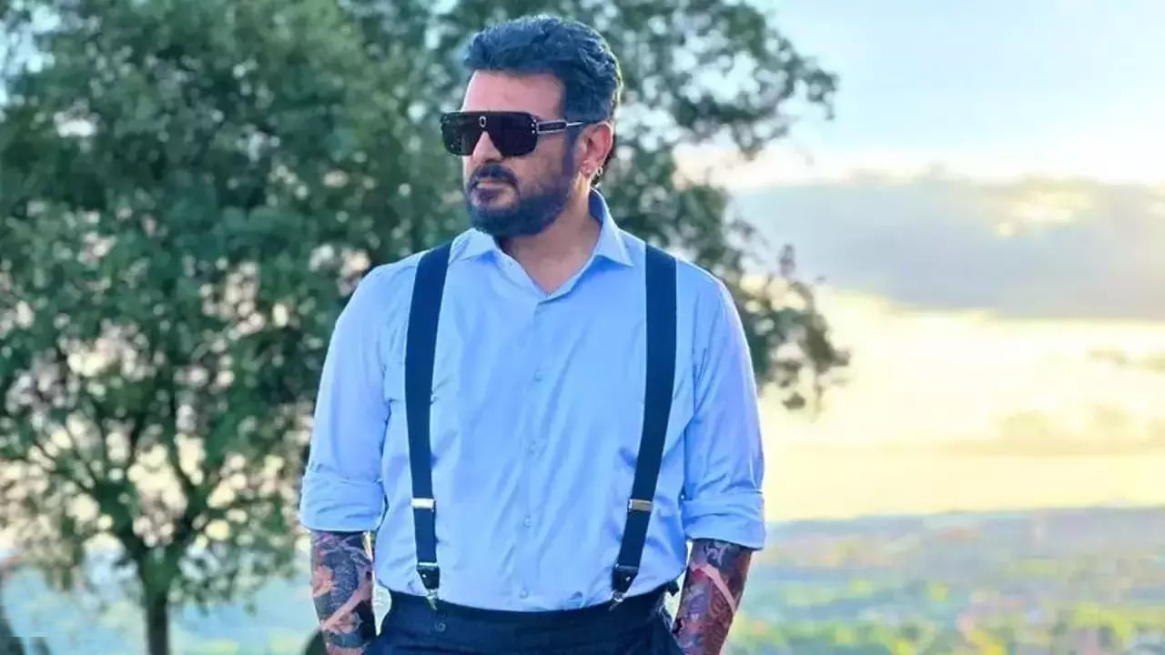 గుడ్ బ్యాగ్ అగ్లీ ట్రైలర్ చూసి ఫిదా అయిపోతున్నారు అజిత్ ఫ్యాన్స్. చాలా ఏళ్ళ తర్వాత అజిత్‌లోని స్టైలిష్ యాంగిల్ బయటికి తీసుకొచ్చారు దర్శకుడు అధిక్. ఈ సినిమాకు ప్రత్యేకంగా ప్రమోషన్స్ అయితే ఏం చేయట్లేదు.. అజిత్ కూడా బయటికి రావట్లేదు కానీ క్రేజ్ మాత్రం మామూలుగా లేదు. ఏప్రిల్ 10న గుడ్ బ్యాడ్ అగ్లీ విడుదల కానుంది.