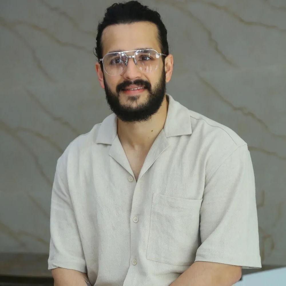 బాచుపల్లిలో తెలుసుకదా షూట్‌లో పాల్గొంటున్నారు సిద్ధూ జొన్నలగడ్డ. ఈ సినిమాతో నీరజా కోన దర్శకురాలిగా పరిచయం అవుతున్నారు. అఖిల్ హీరోగా మురళీ కిషోర్ తెరకెక్కిస్తున్న రొమాంటిక్ యాక్షన్ ఎంటర్‌టైనర్‌ షూటింగ్‌ శంకరపల్లిలో జరుగుతోంది.
