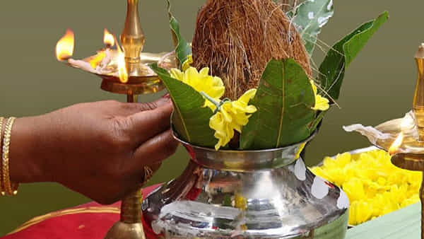 Akshaya Tritiya 2025: లక్ష్మీదేవి అనుగ్రహం కోసం ఇంటి దగ్గర ఏ దిశలో, ఎక్కడ దీపాలు పెట్టాలంటే..