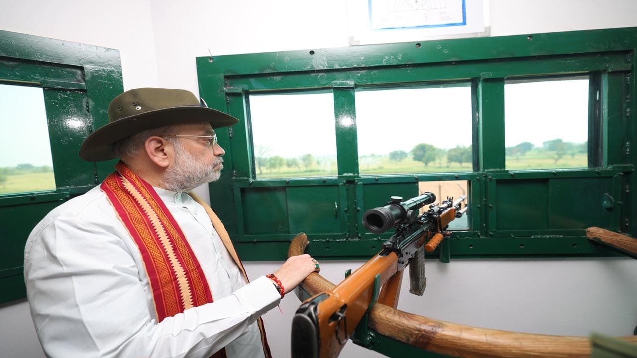 జమ్ముకశ్మీర్‌లో అమిత్‌ షా సుడిగాలి పర్యటన.. బార్డర్ బీఎస్‌ఎఫ్‌ పోస్ట్‌ల పరిశీలన