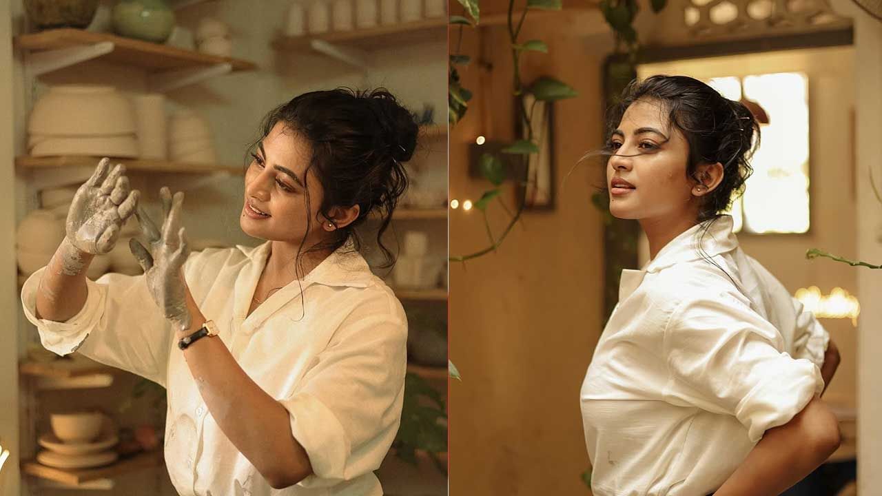 ఇక తాజాగా ఈ బ్యూటీ చీరలో తన అందాలతో కుర్రకారును మాయ చేసింది. సింపుల్ చీరలో, గ్లామర్ గా కనిపిస్తూ అందరినీ ఆకట్టుకుంటుంది. ప్రస్తుతం ఈ ఫొటోలు సోషల్ మీడియాలో తెగ వైరల్ అవుతున్నాయి.