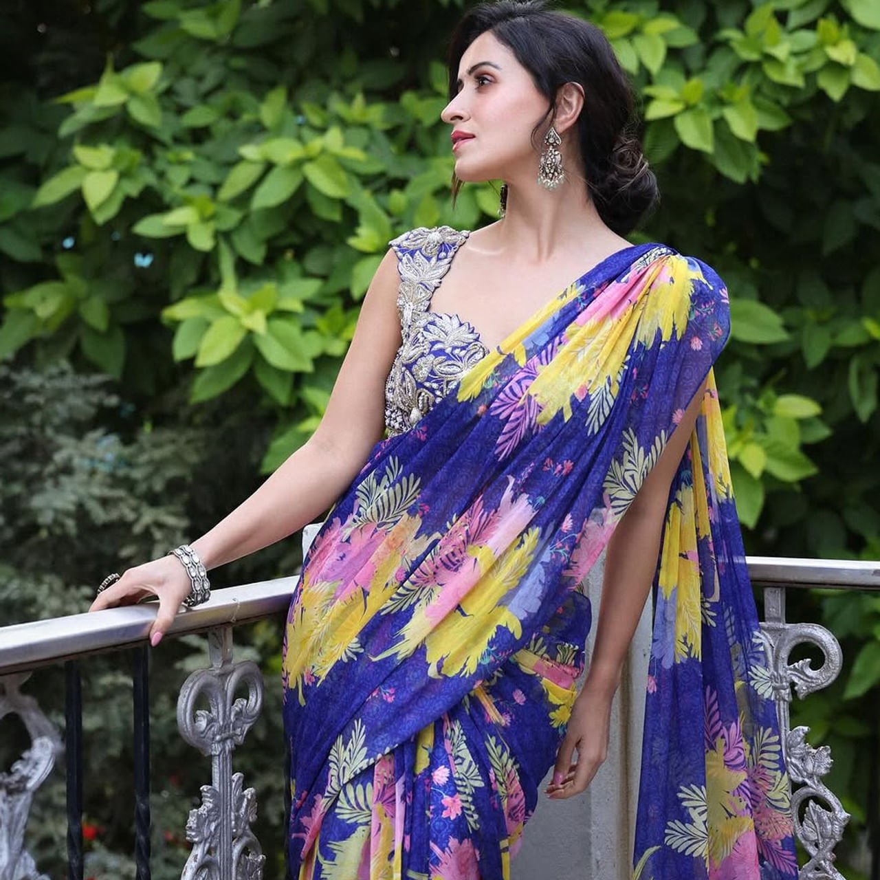 అన్షు అంబానీ.. ఒకప్పుడు తెలుగు రాష్ట్రాల్లోని కుర్రకారు ఫేవరేట్ హీరోయిన్. మన్మథుడు సినిమాతో తెలుగు అడియన్స్ హృదయాలను గెలుచుకుంది. ఆ సినిమా తర్వాత తెలుగులో కేవలం రెండు సినిమాల్లోనే నటించింది. కానీ అప్పటికీ ఆమెకు అంతగా క్రేజ్ రాలేదు. 