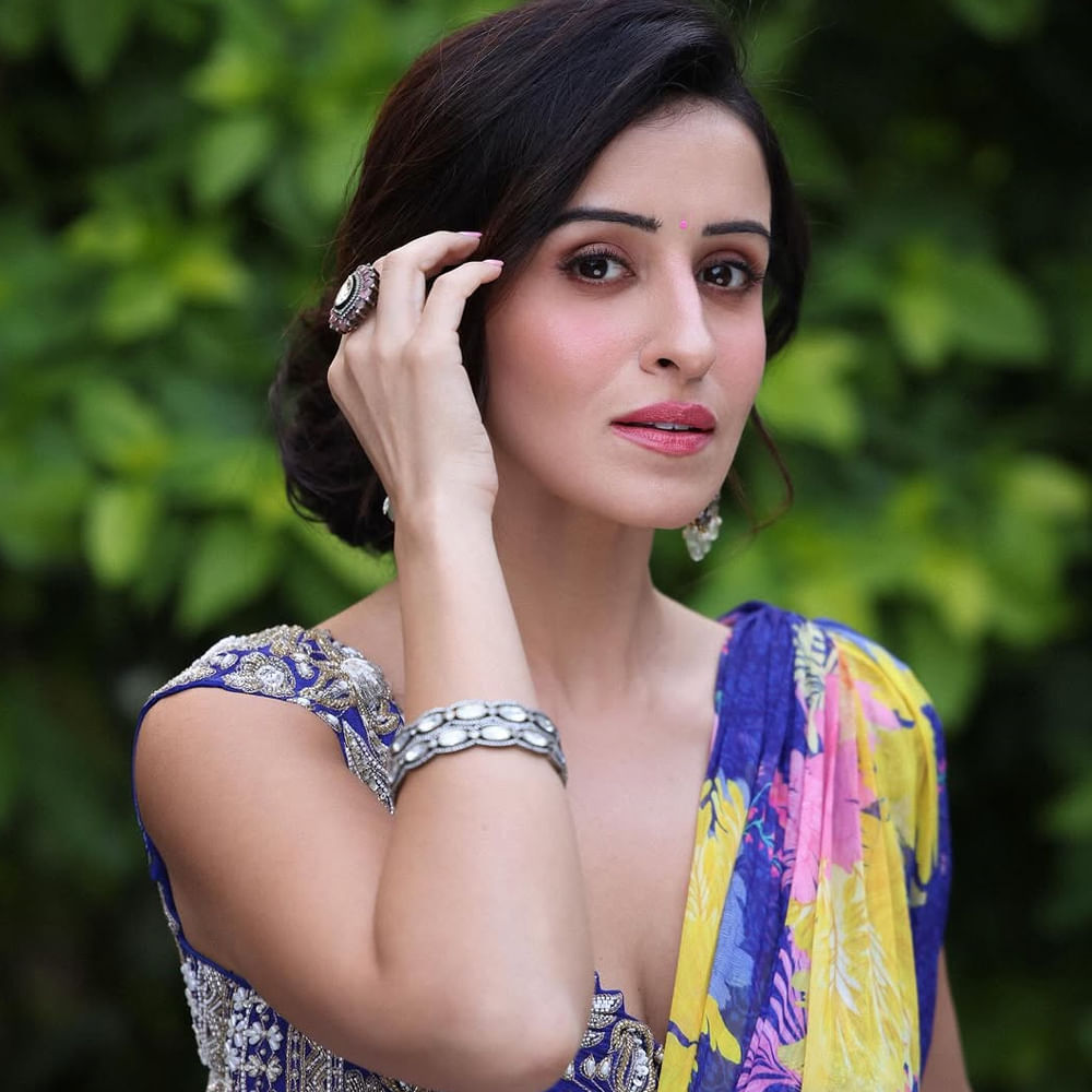 దీంతో సినిమాలకు దూరంగా ఉండిపోయిన అన్షు..పెళ్లి చేసుకుని అమెరికాలో సెటిల్ అయ్యింది. ఇటీవలే సుమారు 20 ఏళ్ల తర్వాత టాలీవుడ్ ఇండస్ట్రీలోకి అడుగుపెట్టింది. యంగ్ హీరో సందీప్ కిషన్ నటించిన మజాకా చిత్రంలో కీలకపాత్రలో నటించింది. 