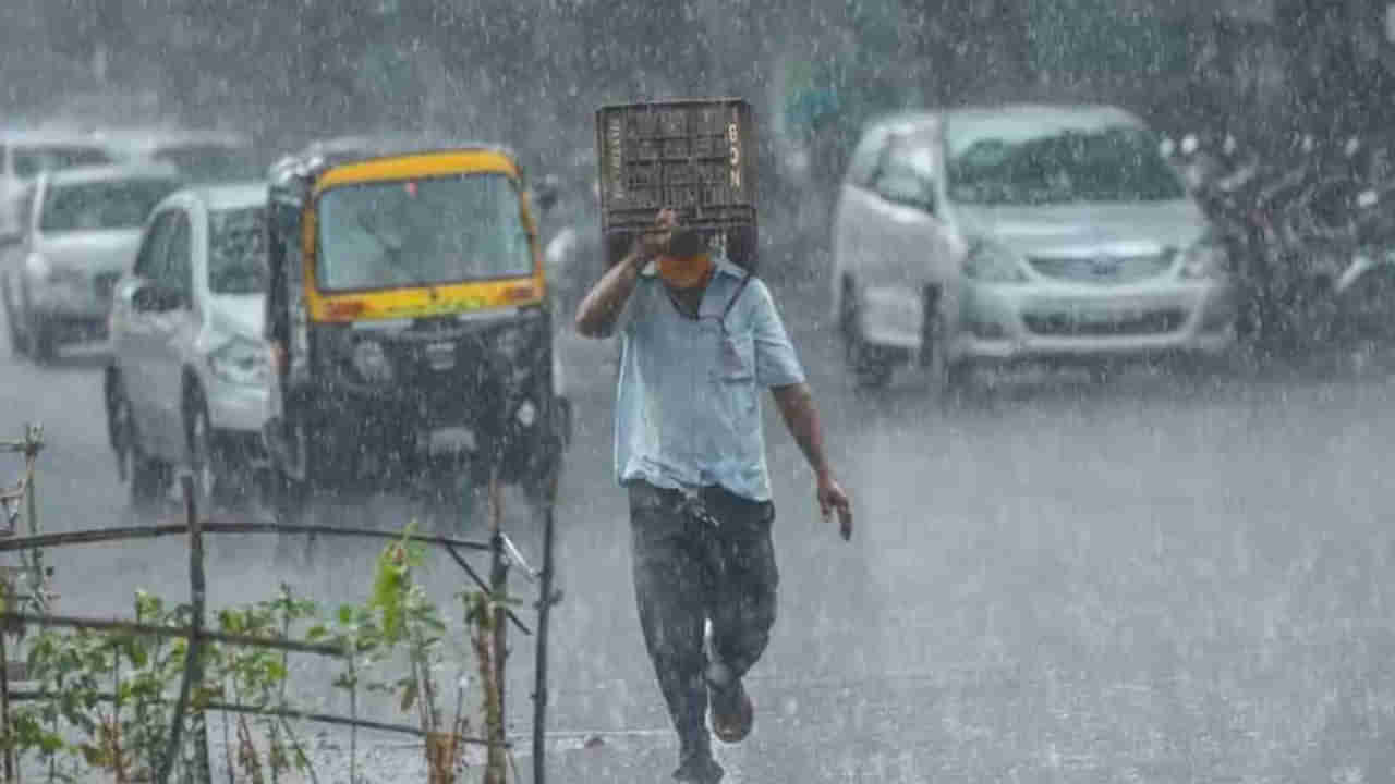 Telangana: తెలంగాణలో జోరున వర్షాలు.. ఉరుములు, మెరుపులతో ఈదురుగాలులు.. తాజా వెదర్ రిపోర్ట్