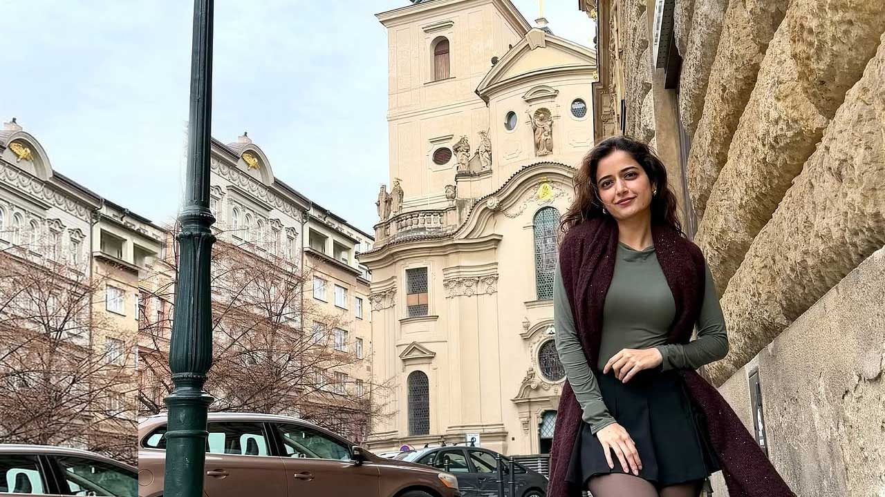 ఎప్పడూ పద్ధతిగా కనిపించే ఈ బ్యూటీ ట్రెండీ వేర్‌లో అదిరిపోయింది అంటూ కామెట్స్ చేస్తున్నారు ఈ అమ్మడు అభిమానులు.  ఇక ఆషికా రంగనాథ్ కన్నడ, తమిళ, తెలుగు సినిమాల్లో పలు సినిమాలు చేస్తూ ఫుల్ బిజీగా ఉన్నట్లు తెలుస్తోంది.